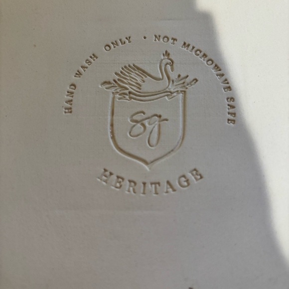 Susan Gordon Pottery Wavy Heritage Bowl in Blush - Picture 6 of 7